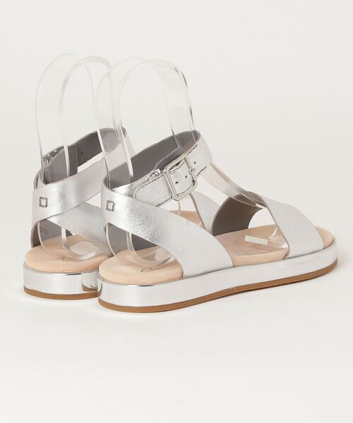 Clarks（クラークス）の「Botanic Ivy / ボタニックアイビー（シルバーレザー）（サンダル・レディース・シルバー・UK6/UK4.5/UK5/UK4/UK3/UK5.5/UK3.5）」の2枚目の写真