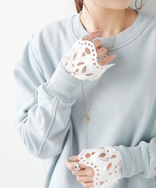 PUAL CE CIN(ピュアルセシン)の「【WEB限定】つい合わせたくなる。袖レースインナー(Tシャツ/カットソー・レディース・ブラック/ナチュラル/グレイッシュベージュ・FREE)」の5枚目の写真