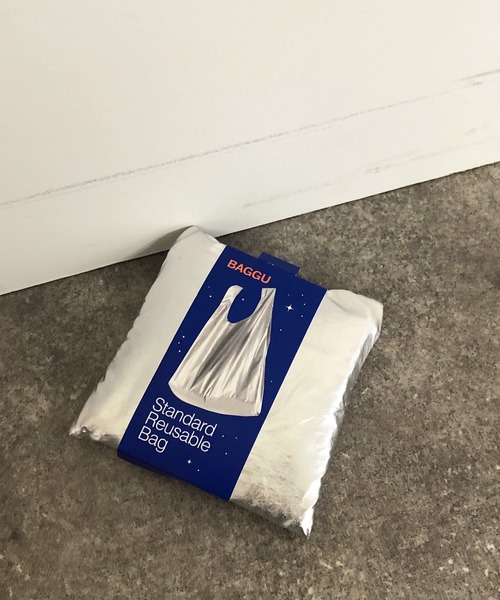 BAGGU（バグー）の「【BAGGU/バグゥ】STANDARD BAGGU NEWメタリック（ショルダーバッグ・レディース・シルバー・FREE）」の16枚目の写真