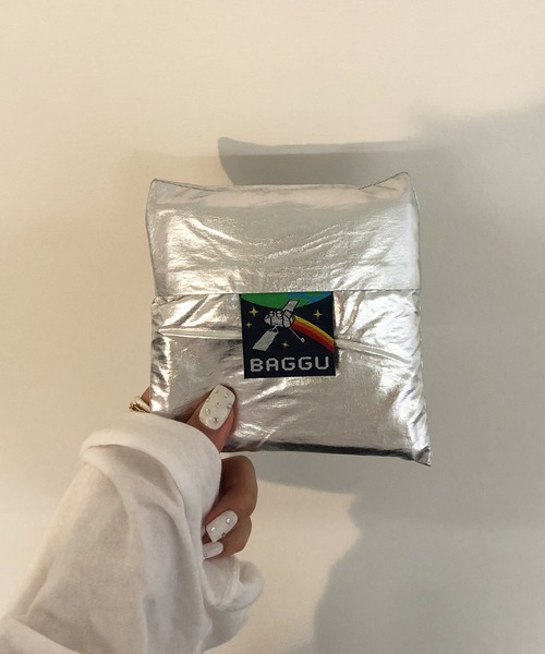 BAGGU（バグー）の「【BAGGU/バグゥ】STANDARD BAGGU NEWメタリック（ショルダーバッグ・レディース・シルバー・FREE）」の15枚目の写真