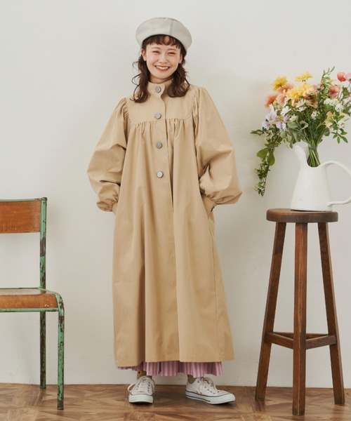 MERLOT（メルロー）の「ギャザーロングコート（ステンカラーコート・レディース・ブラック/ベージュ/ライトグリーン・FREE）」の4枚目の写真