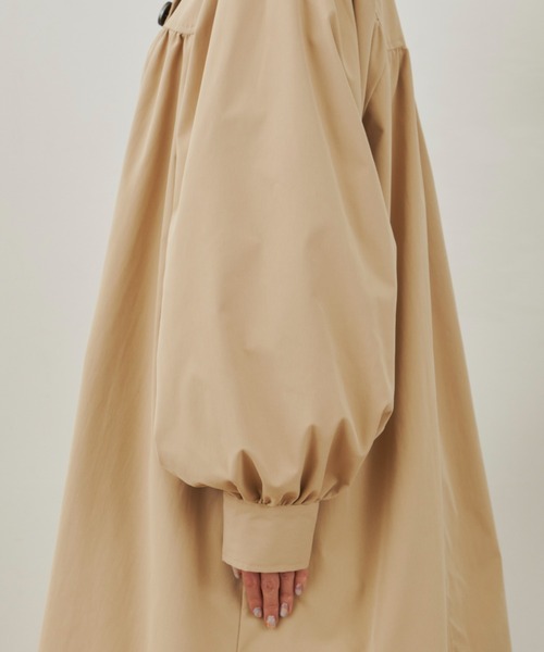 MERLOT（メルロー）の「ギャザーロングコート（ステンカラーコート・レディース・ブラック/ベージュ/ライトグリーン・FREE）」の12枚目の写真