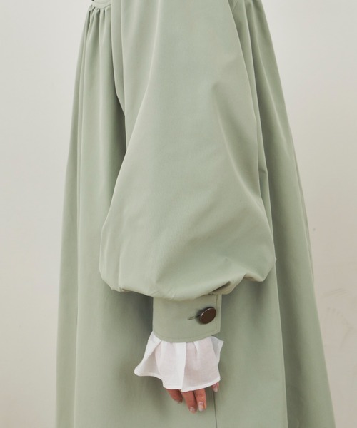 MERLOT（メルロー）の「ギャザーロングコート（ステンカラーコート・レディース・ブラック/ベージュ/ライトグリーン・FREE）」の11枚目の写真