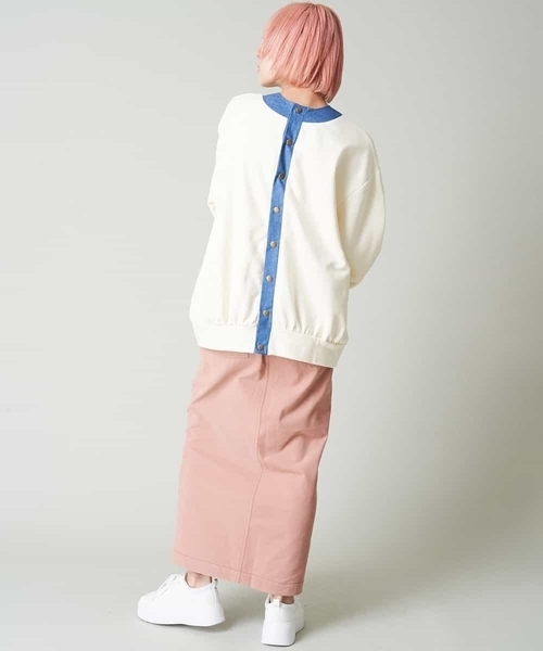 A de a.v.v（アードアー・ヴェ・ヴェ）の「（2WAY仕様）デニムドッキングカラッジ―刺繍ロゴスウェット（Tシャツ/カットソー・レディース・カーキ/アイボリー・38/36）」の3枚目の写真