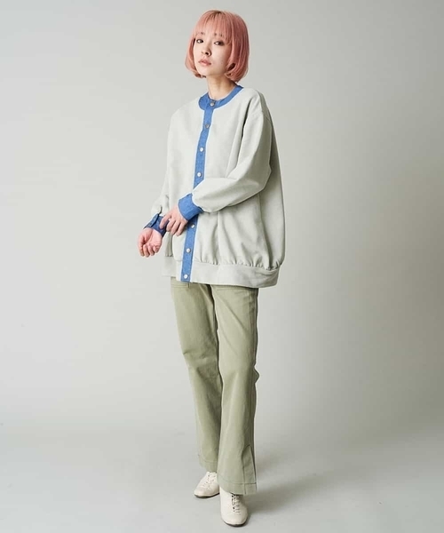 A de a.v.v（アードアー・ヴェ・ヴェ）の「（2WAY仕様）デニムドッキングカラッジ―刺繍ロゴスウェット（Tシャツ/カットソー・レディース・カーキ/アイボリー・38/36）」の8枚目の写真