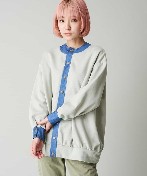 A de a.v.v（アードアー・ヴェ・ヴェ）の「（2WAY仕様）デニムドッキングカラッジ―刺繍ロゴスウェット（Tシャツ/カットソー・レディース・カーキ/アイボリー・38/36）」の10枚目の写真