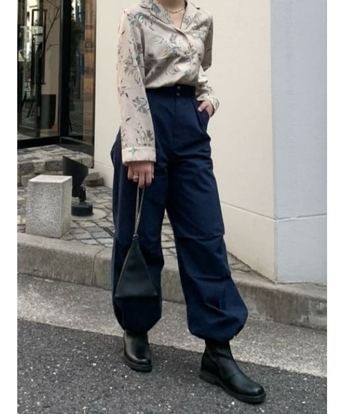 MOUSSY（マウジー）の「DRAWSTRING TUCK パンツ（カーゴパンツ・レディース・ネイビー/レッド/ライトベージュ・0/1/2）」の5枚目の写真