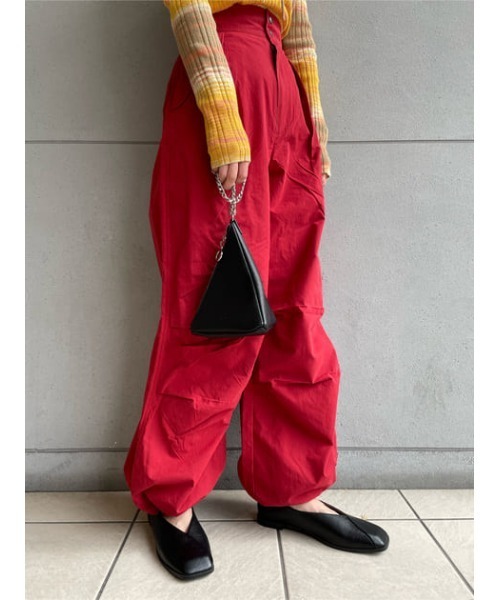 MOUSSY（マウジー）の「DRAWSTRING TUCK パンツ（カーゴパンツ・レディース・ネイビー/レッド/ライトベージュ・0/1/2）」の8枚目の写真