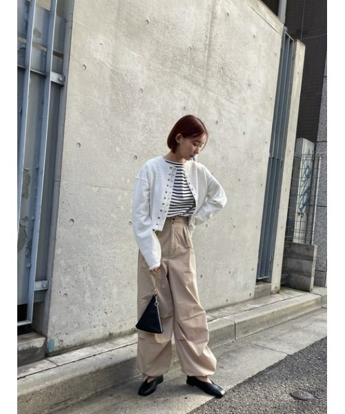 MOUSSY（マウジー）の「DRAWSTRING TUCK パンツ（カーゴパンツ・レディース・ネイビー/レッド/ライトベージュ・0/1/2）」の17枚目の写真