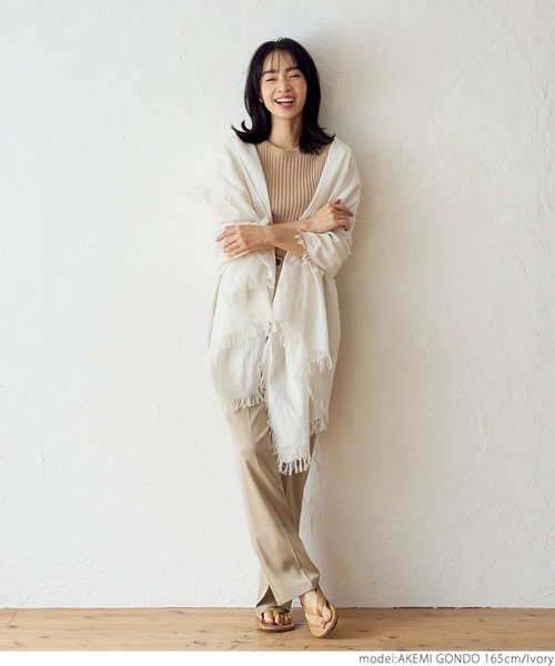 coca(coca)(コカ)の「ふんわりガーゼストール(ストール/ショール・レディース・ブラック/アイボリー/ライトピンク・ONE SIZE)」の13枚目の写真