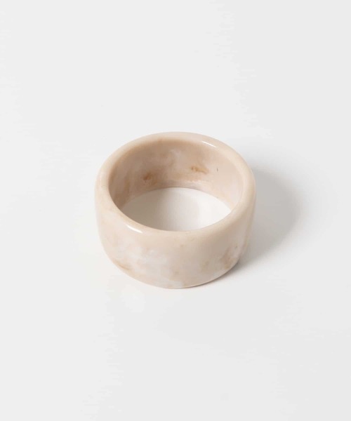 KBF(ケイビーエフ)の「マーブルワイドバングル(ブレスレット・レディース・ブラック/ベージュ・ONE)」の7枚目の写真