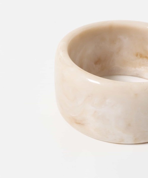 KBF(ケイビーエフ)の「マーブルワイドバングル(ブレスレット・レディース・ブラック/ベージュ・ONE)」の10枚目の写真