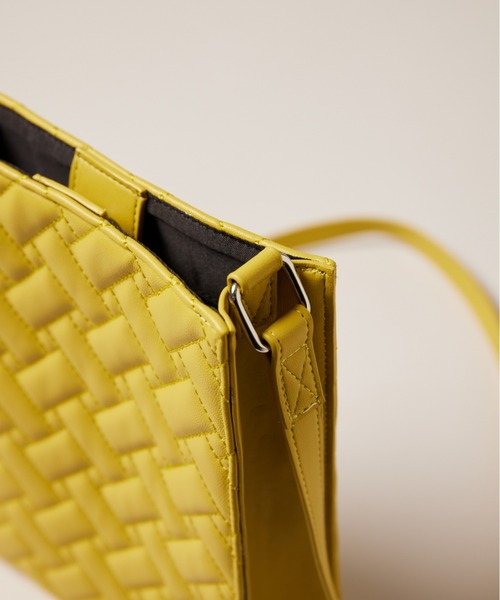 manana suerte(マニャーナスエルテ)の「キルティングショルダーバッグ(ショルダーバッグ・レディース・ブラック/シルバー/イエロー・FREE)」の16枚目の写真