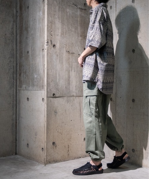 JOHN'S CLOSET（ジョンズクローゼット）の「【i】ポリピーチ 総柄プリントビッグシャツ（シャツ/ブラウス・メンズ・カーキ/ブラウン系その他/ブラウン系その他2/ベージュ系その他2/ベージュ系その他/グリーン系その他・MEDIUM/X-LARGE/LARGE）」の17枚目の写真