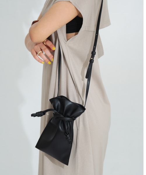 HANNE（アン）の「ミニ巾着フェイクレザーショルダーバッグ（ショルダーバッグ・レディース・ホワイト/ブラック/オレンジ・フリー）」の7枚目の写真