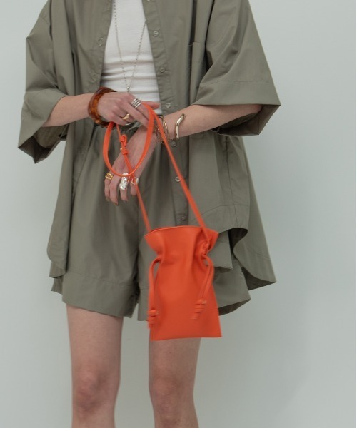 HANNE（アン）の「ミニ巾着フェイクレザーショルダーバッグ（ショルダーバッグ・レディース・ホワイト/ブラック/オレンジ・フリー）」の15枚目の写真