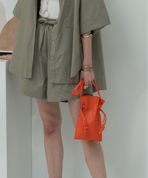 HANNE（アン）の「ミニ巾着フェイクレザーショルダーバッグ（ショルダーバッグ・レディース・ホワイト/ブラック/オレンジ・フリー）」の13枚目の写真