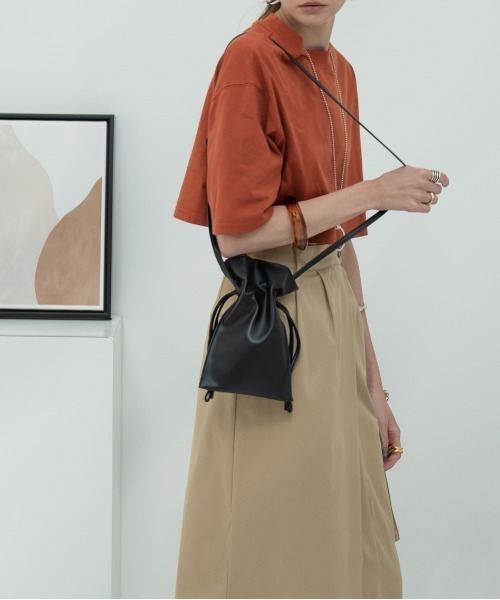 HANNE（アン）の「ミニ巾着フェイクレザーショルダーバッグ（ショルダーバッグ・レディース・ホワイト/ブラック/オレンジ・フリー）」の9枚目の写真