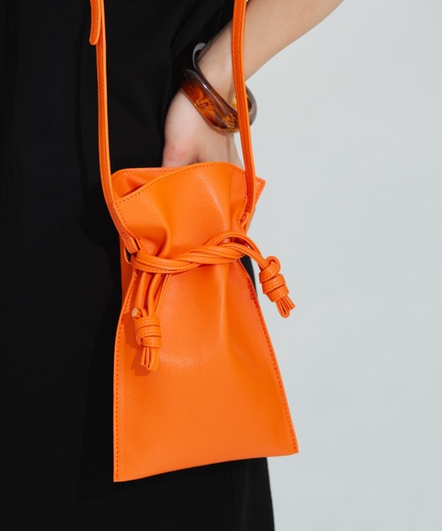 HANNE（アン）の「ミニ巾着フェイクレザーショルダーバッグ（ショルダーバッグ・レディース・ホワイト/ブラック/オレンジ・フリー）」の22枚目の写真