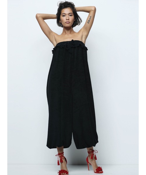 mikomori(ミコモリ)の「OFF SHOULDER PILE ALL-IN-ONE(つなぎ/オールインワン・レディース・ホワイト/ブラック・FREE)」の2枚目の写真