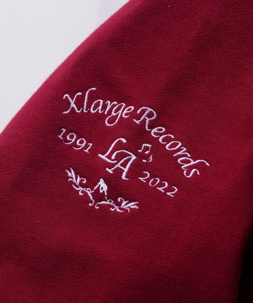 XLARGE(エクストララージ)の「XL LABEL SOUVENIR HOODED SWEAT(パーカー・メンズ・ネイビー/バーガンディー/アッシュ・M/XL/S/L)」の7枚目の写真