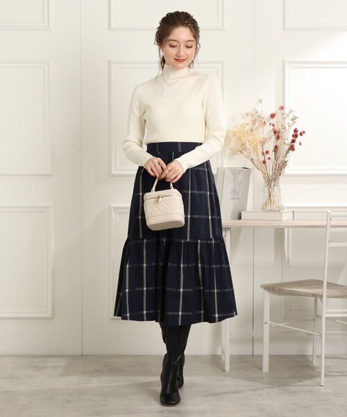 couture brooch（クチュールブローチ）の「◆【吸湿発熱・頼れるニット】パール調ハイネックリブニット（ニット/セーター・レディース・ブラック/サックスブルー/オフホワイト/ライトグレー/オレンジ・36/38/42）」の6枚目の写真