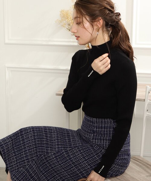 couture brooch（クチュールブローチ）の「◆【吸湿発熱・頼れるニット】パール調ハイネックリブニット（ニット/セーター・レディース・ブラック/サックスブルー/オフホワイト/ライトグレー/オレンジ・36/38/42）」の19枚目の写真