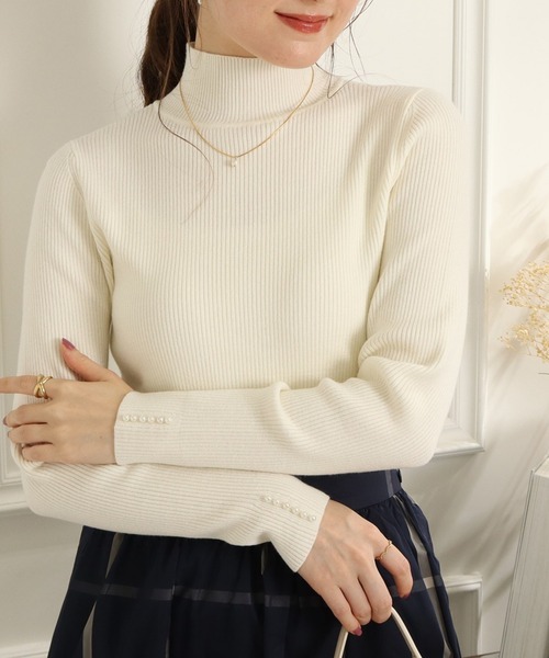 couture brooch（クチュールブローチ）の「◆【吸湿発熱・頼れるニット】パール調ハイネックリブニット（ニット/セーター・レディース・ブラック/サックスブルー/オフホワイト/ライトグレー/オレンジ・36/38/42）」の2枚目の写真