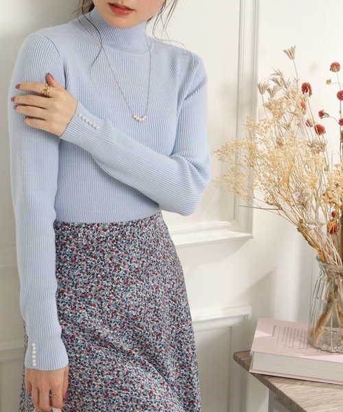 couture brooch（クチュールブローチ）の「◆【吸湿発熱・頼れるニット】パール調ハイネックリブニット（ニット/セーター・レディース・ブラック/サックスブルー/オフホワイト/ライトグレー/オレンジ・36/38/42）」の5枚目の写真