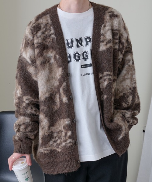 COLONY 2139（コロニートゥーワンスリーナイン）の「ペイズリーパターンニットカーディガン（カーディガン/ボレロ・メンズ・ブラウン/ブラック・MEDIUM/LARGE）」の2枚目の写真