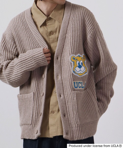 UCLA(ユーシーエルエー)の「UCLA ベアーワッペン付きルーズサイズカーディガン(カーディガン/ボレロ・メンズ・グレイッシュベージュ/ブラック/ネイビー/マスタード/グリーン・L/M)」の2枚目の写真