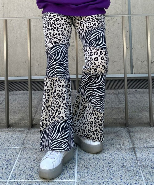 Candy Stripper（キャンディストリッパー）の「CND ANIMALS FLARE パンツ（その他パンツ・レディース・ベージュ/ブラック・2）」の2枚目の写真