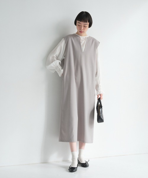 PUAL CE CIN(ピュアルセシン)の「TRキーネックワンピース(ジャンパースカート・レディース・ネイビー/ベージュ・FREE)」の2枚目の写真