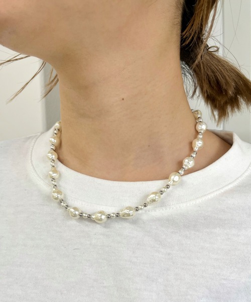 WHO'S WHO gallery（フーズフーギャラリー）の「パールデザインネックレス（ネックレス・レディース・オフホワイト・FREE）」の3枚目の写真