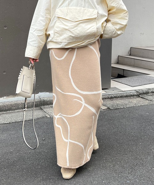 CAPRICIEUX LE'MAGE（カプリシューレマージュ）の「ラインジャガードスカート（スカート・レディース・チャコールグレー/ベージュ・FREE）」の4枚目の写真