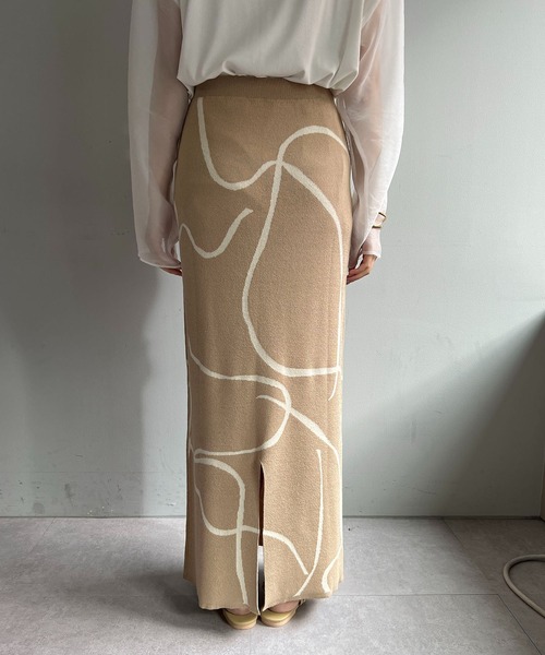 CAPRICIEUX LE'MAGE（カプリシューレマージュ）の「ラインジャガードスカート（スカート・レディース・チャコールグレー/ベージュ・FREE）」の5枚目の写真