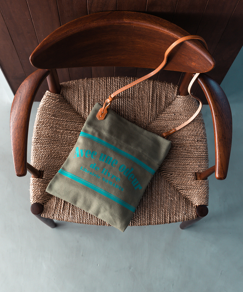 NOMADIS（ノマディス）の「【NOMADIS / ノマディス】BOOK ショルダーバッグ（ショルダーバッグ・メンズ・ブルー/ライトグレー/カーキ/ブラック/グリーン・FREE）」の4枚目の写真