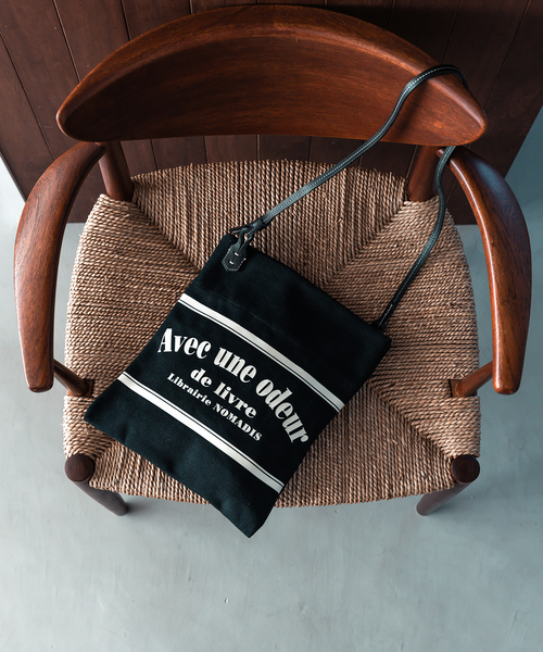 NOMADIS（ノマディス）の「【NOMADIS / ノマディス】BOOK ショルダーバッグ（ショルダーバッグ・メンズ・ブルー/ライトグレー/カーキ/ブラック/グリーン・FREE）」の2枚目の写真