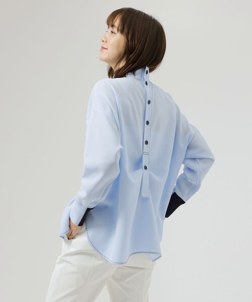 CAST:（キャストコロン）の「【VERY4月号掲載アイテム】バックボタンブラウス（シャツ/ブラウス・レディース・オフホワイト/ブルー/ピンク系その他2・M/S）」の2枚目の写真