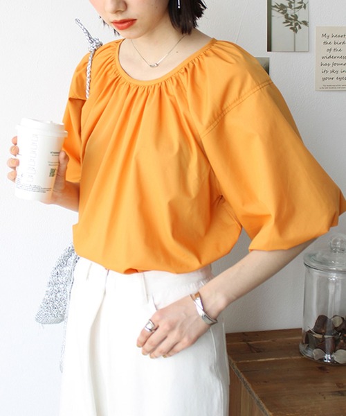 GeeRA(ジーラ)の「パフスリーブギャザーブラウス(シャツ/ブラウス・レディース・オフホワイト/ピンク/オレンジ/グリーン・MEDIUM/LARGE)」の4枚目の写真