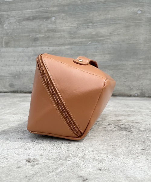 身の回りのものはこれ一つで安心。両面収納メイクポーチ（ポーチ