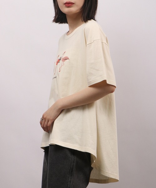 Emago(イマゴ)の「EMAGO フラミンゴ刺繍フレア半袖Tシャツ(Tシャツ/カットソー・レディース・パープル/アイボリー/ホワイト×イエロー・FREE)」の7枚目の写真
