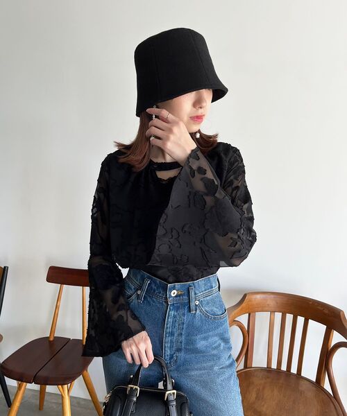 MAJESTIC LEGON(マジェスティックレゴン)の「【WEB限定/REVIVAL】classicフレアブラウス(シャツ/ブラウス・レディース・ホワイト系その他2/ブラック/アイボリー/ブラック系その他・MEDIUM)」の4枚目の写真