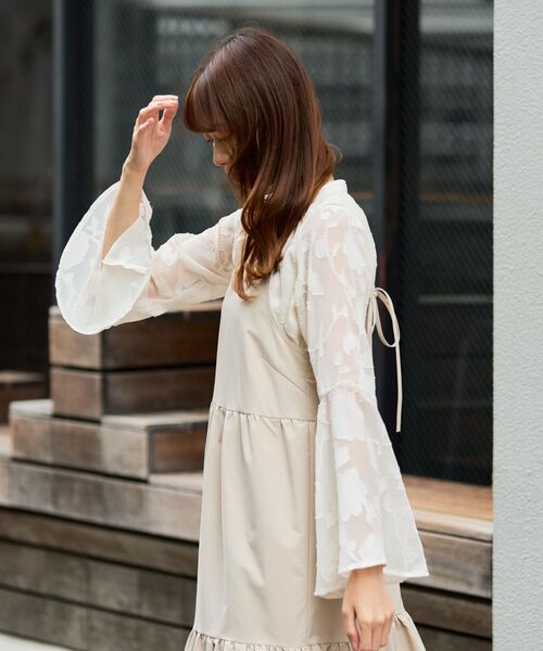 MAJESTIC LEGON(マジェスティックレゴン)の「【WEB限定/REVIVAL】classicフレアブラウス(シャツ/ブラウス・レディース・ホワイト系その他2/ブラック/アイボリー/ブラック系その他・MEDIUM)」の19枚目の写真
