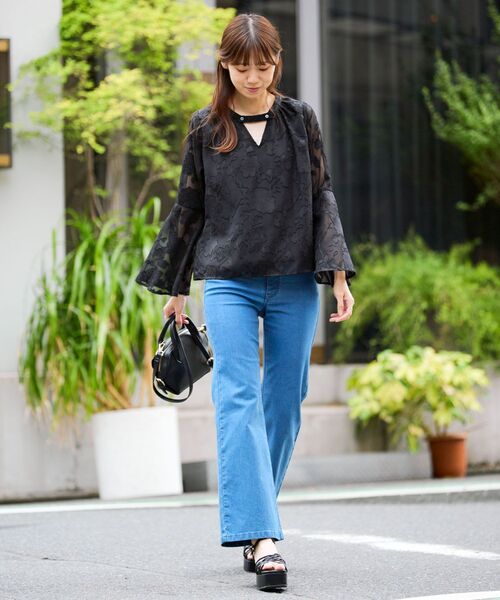 MAJESTIC LEGON(マジェスティックレゴン)の「【WEB限定/REVIVAL】classicフレアブラウス(シャツ/ブラウス・レディース・ホワイト系その他2/ブラック/アイボリー/ブラック系その他・MEDIUM)」の21枚目の写真