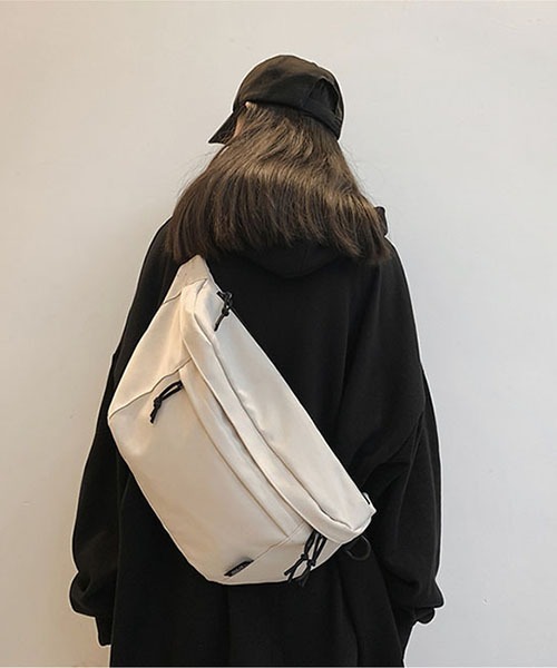 SVEC(シュベック)の「ウエストバッグ / ボディバッグ(ボディバッグ/ウエストポーチ・メンズ・ブラック/アイボリー・FREE)」の7枚目の写真