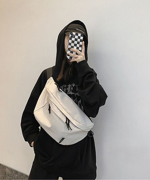 SVEC(シュベック)の「ウエストバッグ / ボディバッグ(ボディバッグ/ウエストポーチ・メンズ・ブラック/アイボリー・FREE)」の4枚目の写真