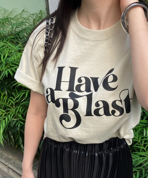 sakishimatokyo(サキシマトーキョー)の「アソートロゴ/箔/フロッキープリントTシャツ/カットソー(Tシャツ/カットソー・レディース・ホワイト系その他3/ホワイト/アイボリー/ブラック/ホワイト系その他2/ホワイト系その他4/オフホワイト/ブラック系その他/ホワイト系その他/チャコール/イエロー/シルバー/ゴールド/ホワイト系その他5/ブラック系その他2/ブルー/ベージュ/ベージュ系その他/ホワイト系その他6/ブラック系その他3・FREE)」の16枚目の写真