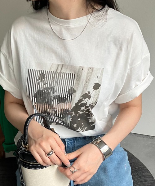 sakishimatokyo(サキシマトーキョー)の「アソートロゴ/箔/フロッキープリントTシャツ/カットソー(Tシャツ/カットソー・レディース・ホワイト系その他3/ホワイト/アイボリー/ブラック/ホワイト系その他2/ホワイト系その他4/オフホワイト/ブラック系その他/ホワイト系その他/チャコール/イエロー/シルバー/ゴールド/ホワイト系その他5/ブラック系その他2/ブルー/ベージュ/ベージュ系その他/ホワイト系その他6/ブラック系その他3・FREE)」の20枚目の写真