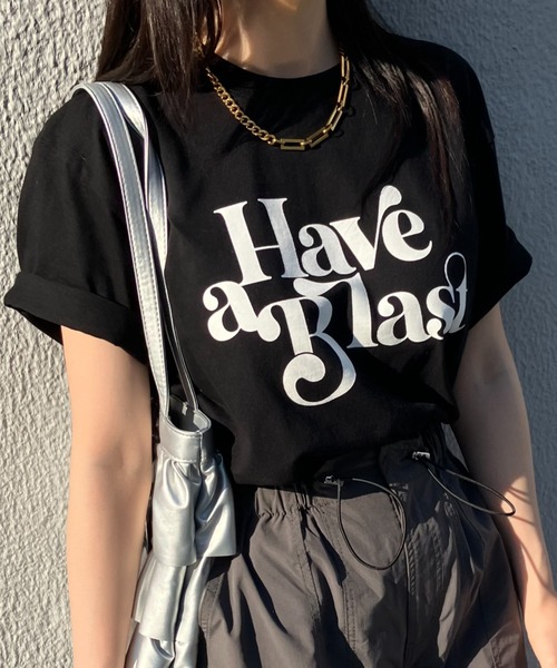 sakishimatokyo(サキシマトーキョー)の「アソートロゴ/箔/フロッキープリントTシャツ/カットソー(Tシャツ/カットソー・レディース・ホワイト系その他3/ホワイト/アイボリー/ブラック/ホワイト系その他2/ホワイト系その他4/オフホワイト/ブラック系その他/ホワイト系その他/チャコール/イエロー/シルバー/ゴールド/ホワイト系その他5/ブラック系その他2/ブルー/ベージュ/ベージュ系その他/ホワイト系その他6/ブラック系その他3・FREE)」の13枚目の写真